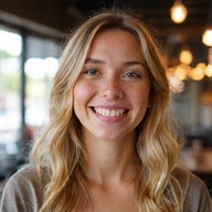 Ritratto di una giovane donna che ha raggiunto i suoi obiettivi di benessere con NutriVita Italia.